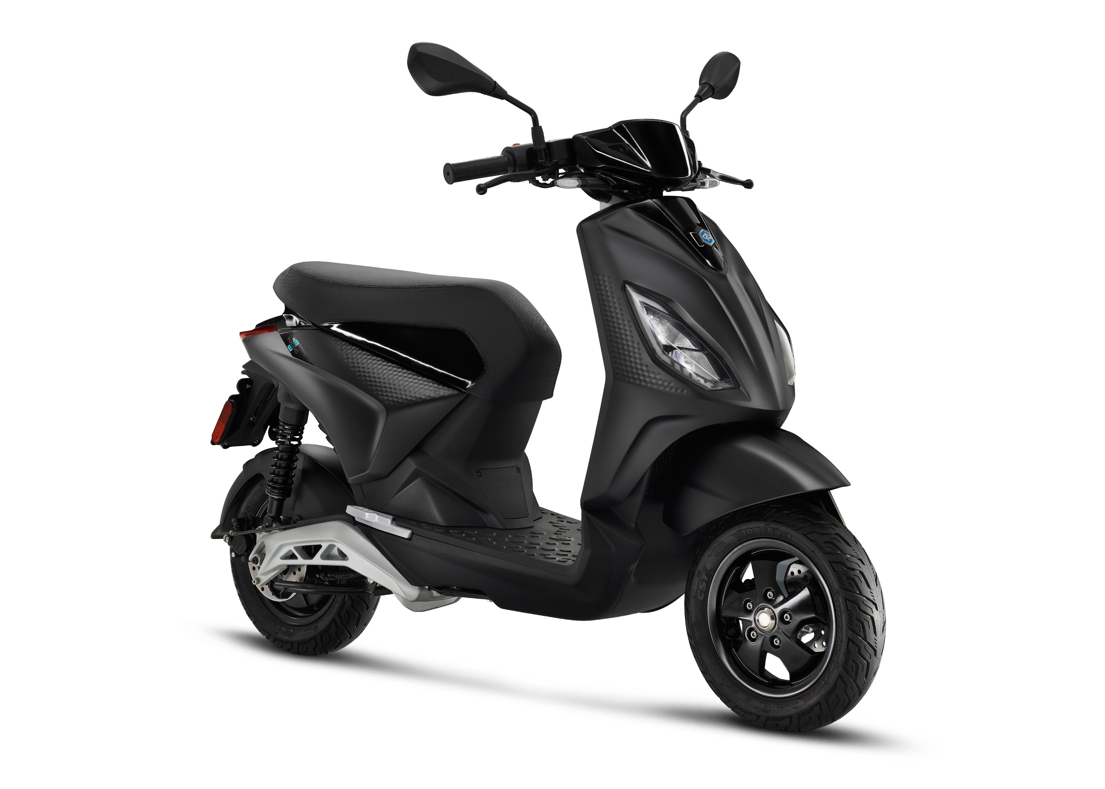 Piaggio 1 Active noir mat, 3 quarts face droite