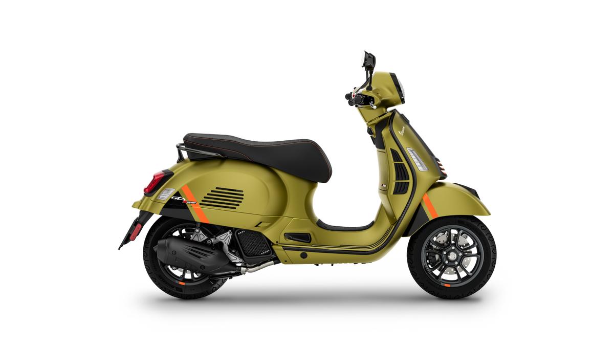 Nouveau GTS Super Sport 125  verde ambizioso, profil droit