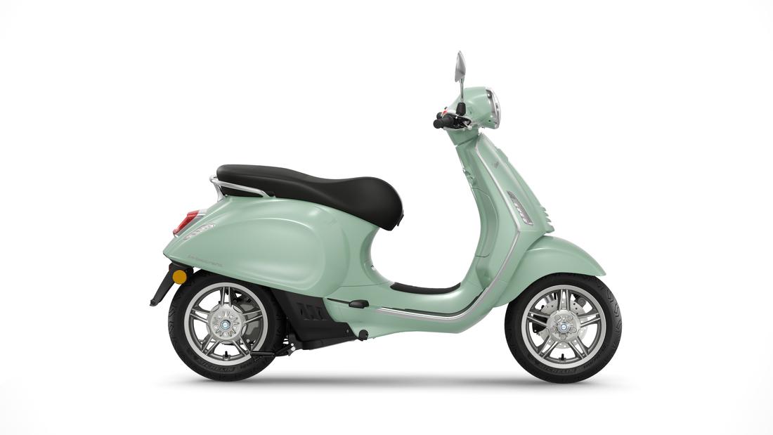 Vespa Primavera Elettrica 2023  verde amabile, profil droite