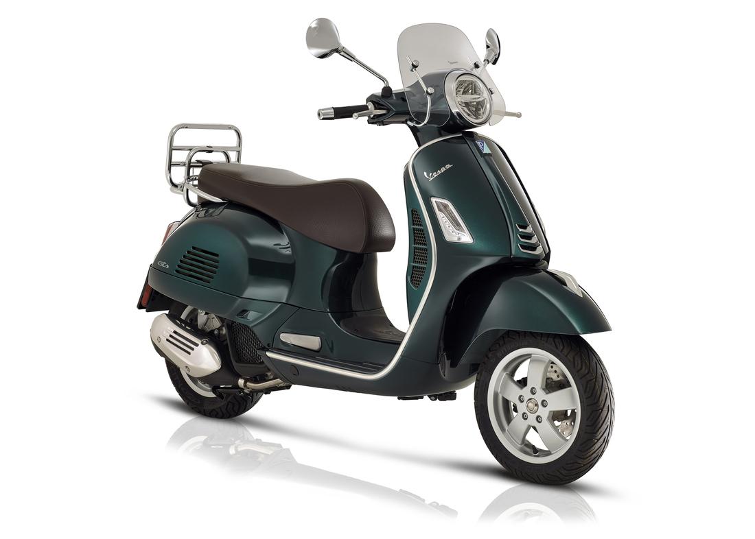 Vespa GTS Touring 125 vert, 3 quarts face droit