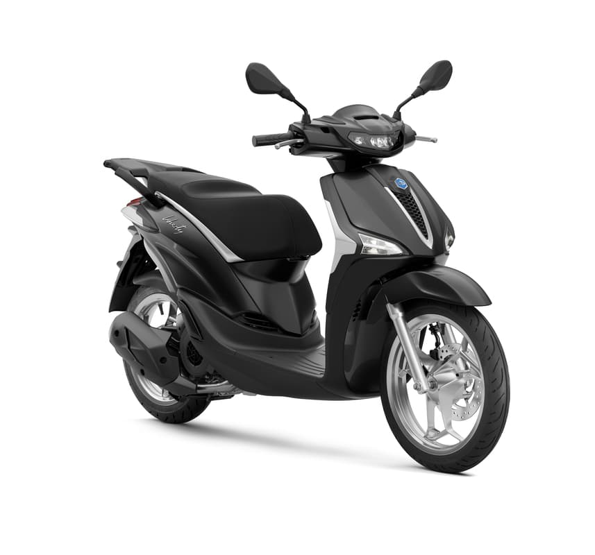 Piaggio Liberty 125 noir, profil droit