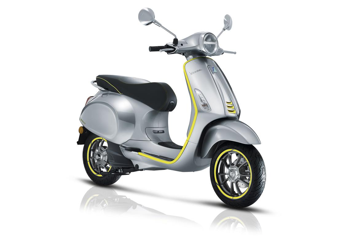 Vespa Elettrica 45 km/h gris et jaune, 3 quarts droit