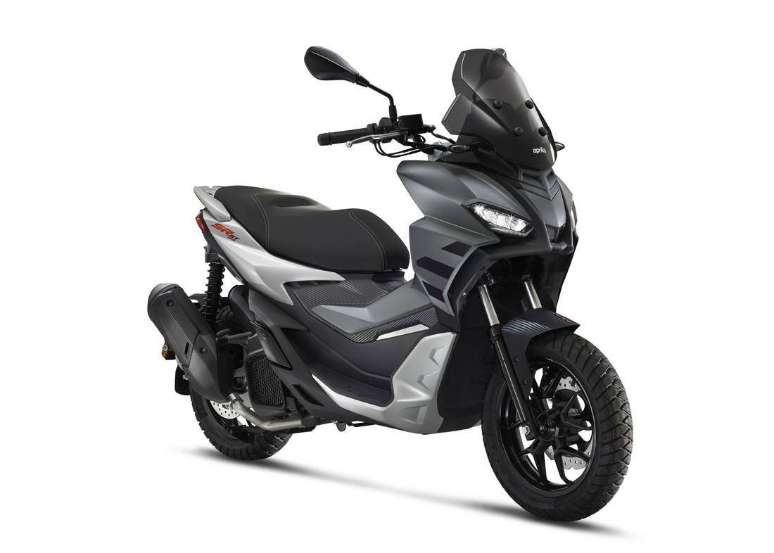 Aprilia SR-GT 125 gris, 3 quart face droite