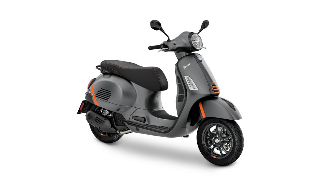 Vespa GTS SuperSport 300 HPE gris matt, 3 quart face droit