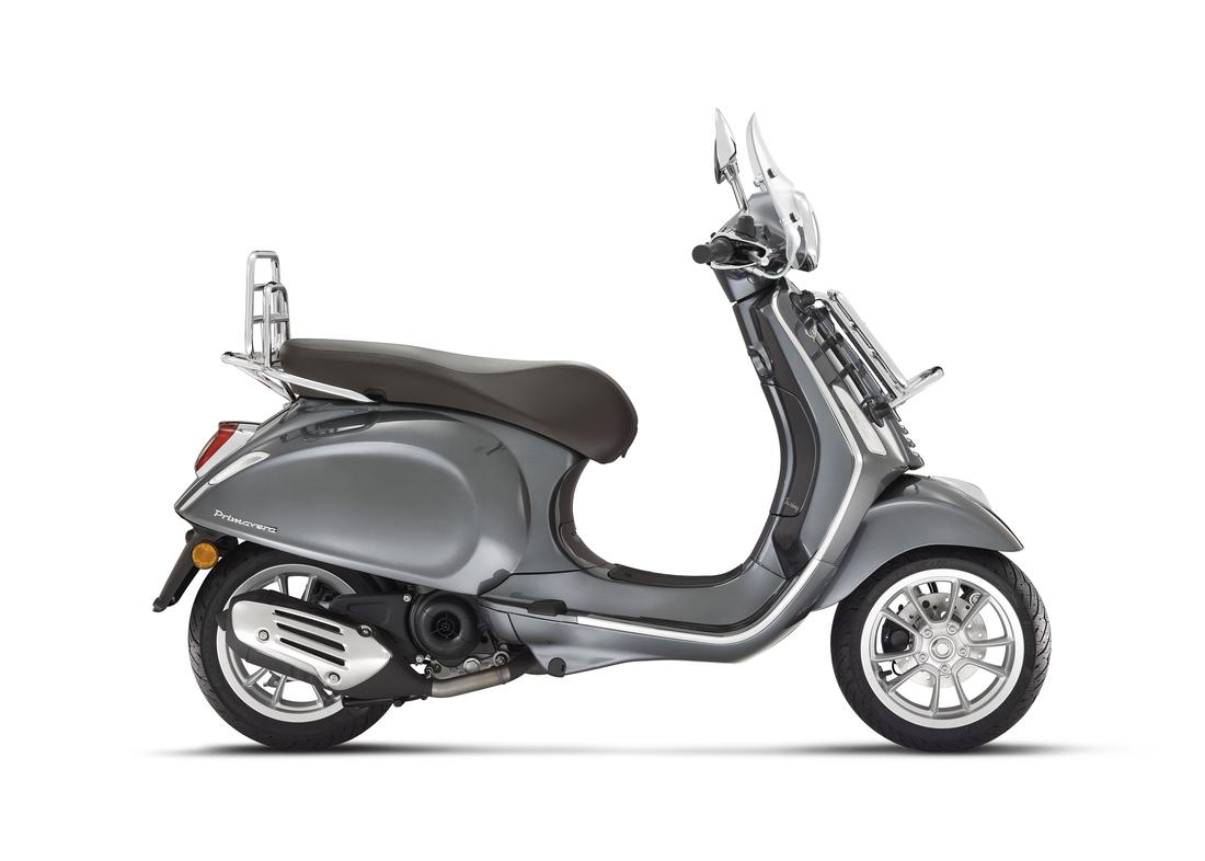 Vespa Primavera touring 50 gris, profil droit