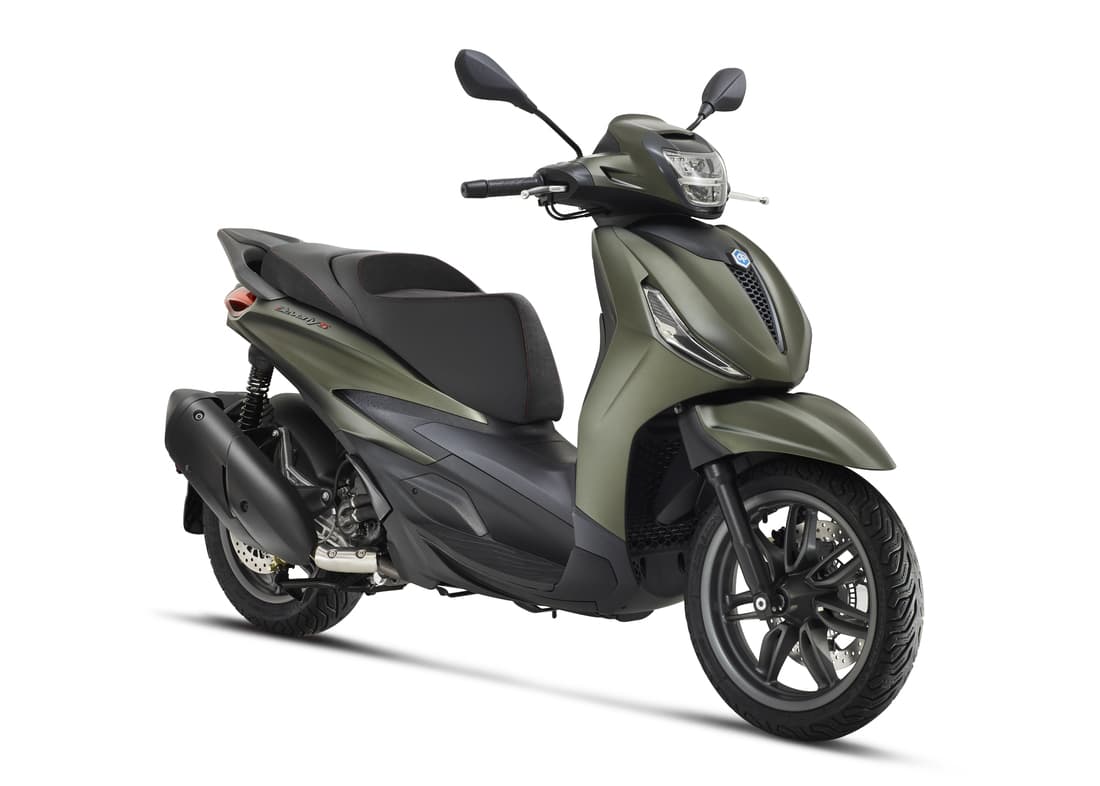 Piaggio Beverly S 300 HPE vert mat, 3 quarts face droit