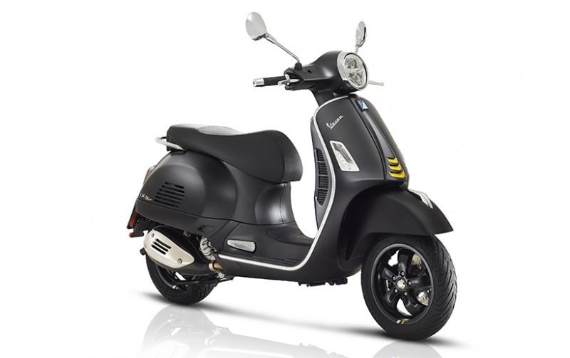 Vespa GTS Vespa Super Tech 300 HPE noir mat, 3 quarts face droit