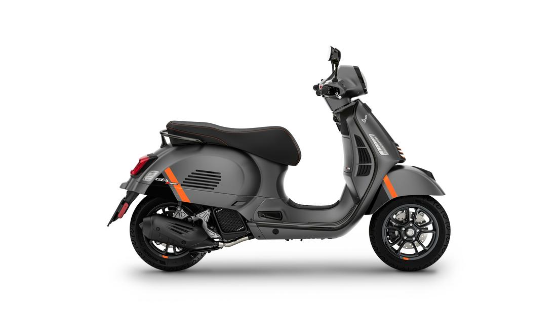 GTS Super Sport 125 gris matt, profil droit