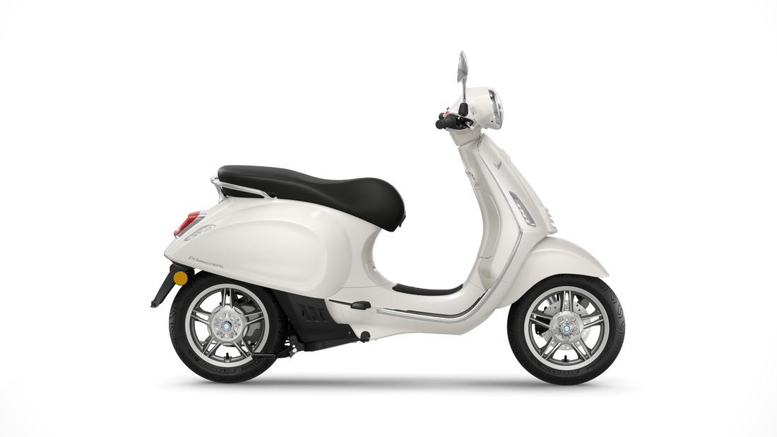 Vespa Primavera Elettrica 2023  bianco innoc, profil droite