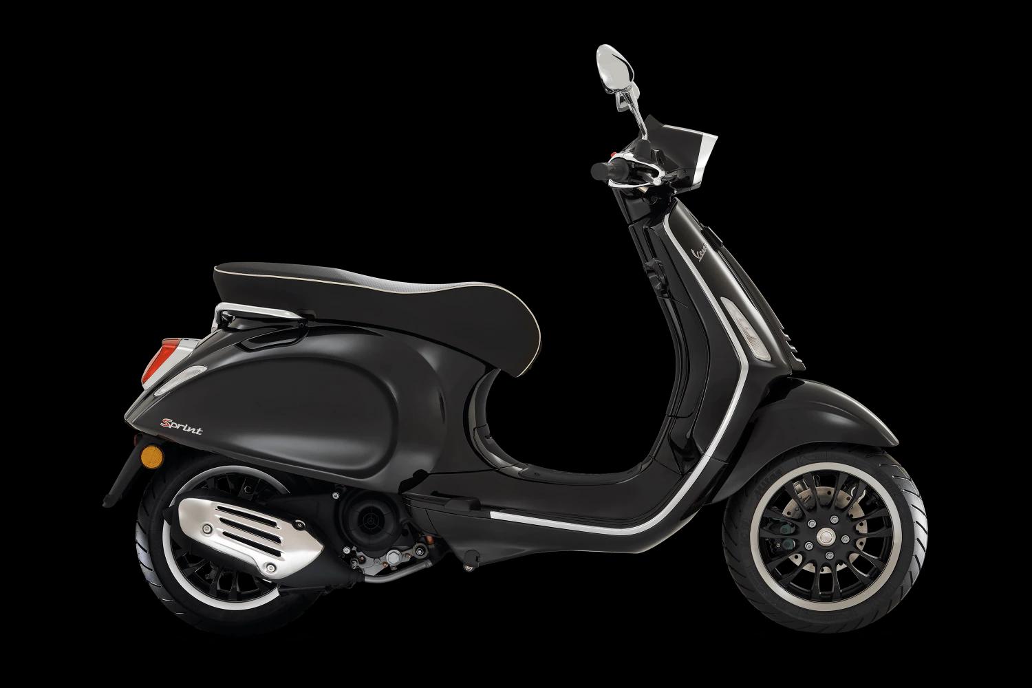 Vespa Sprint 50 noir, profil  droit