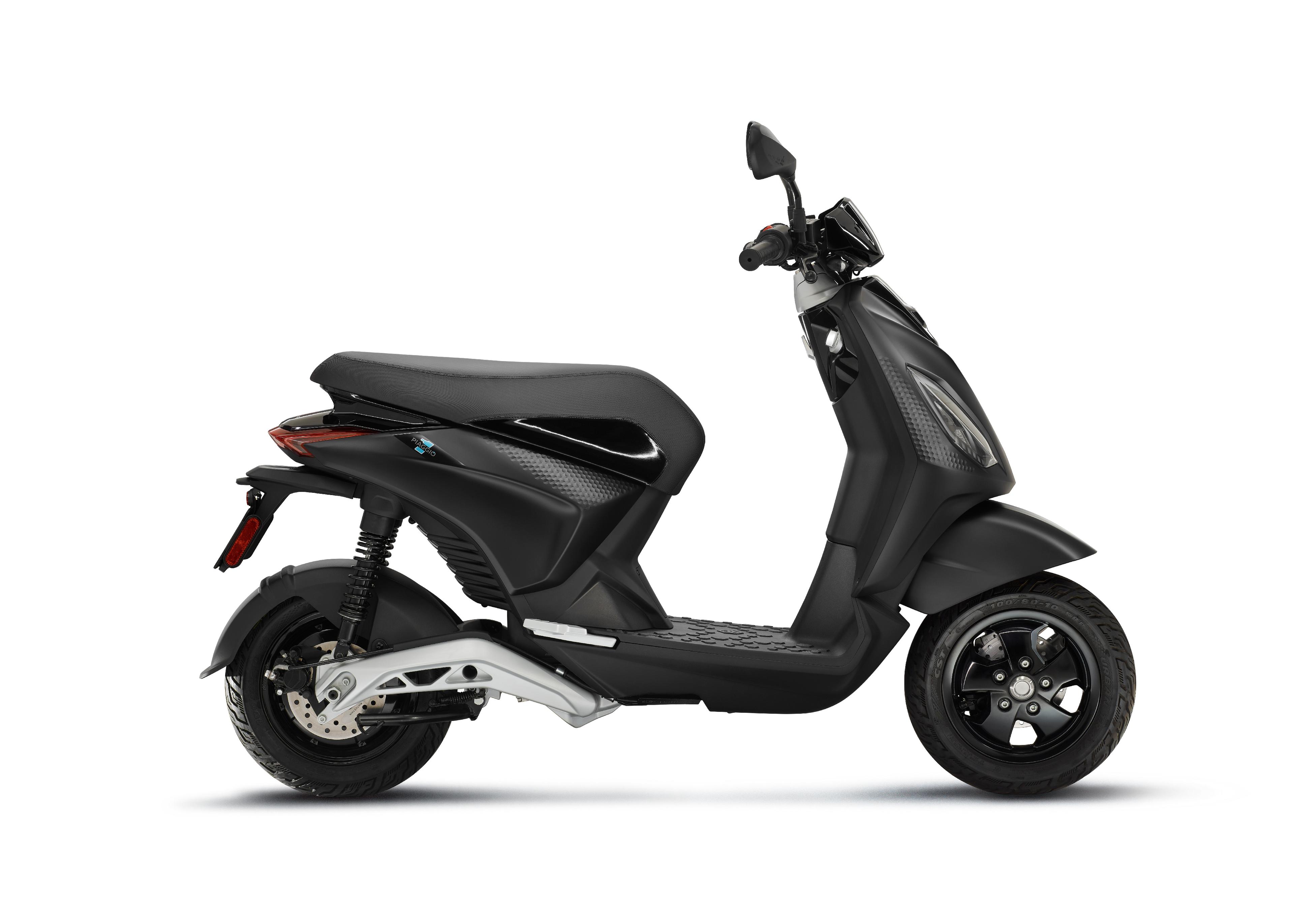 Piaggio 1 Active noir mat, profil droite