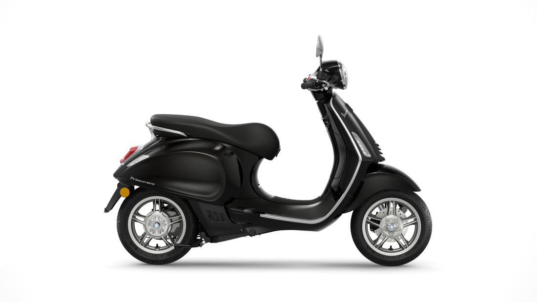 Vespa Primavera Elettrica 2023  nero convinto, profil droite