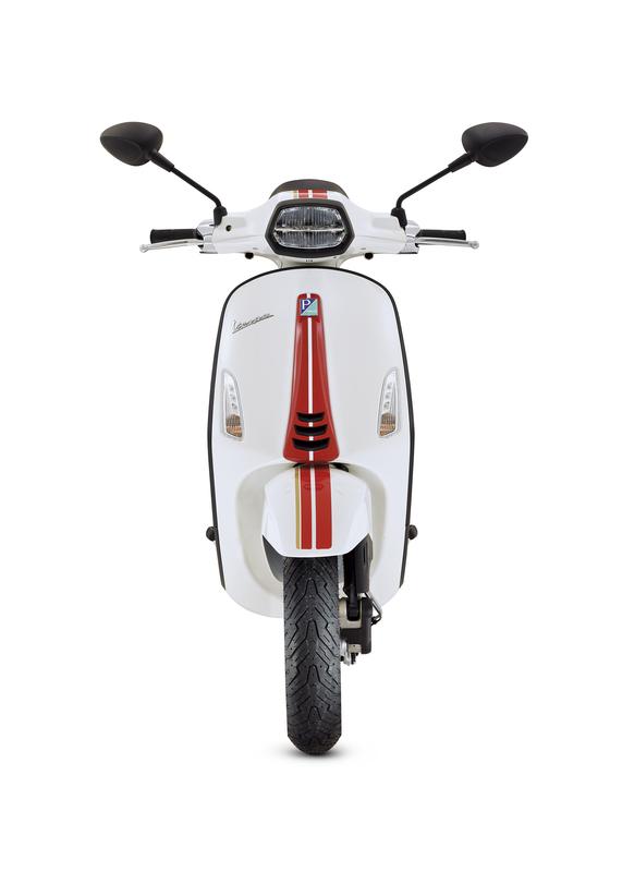 GTS Super Racing Sixties 300 HPE blanc et rouge, face