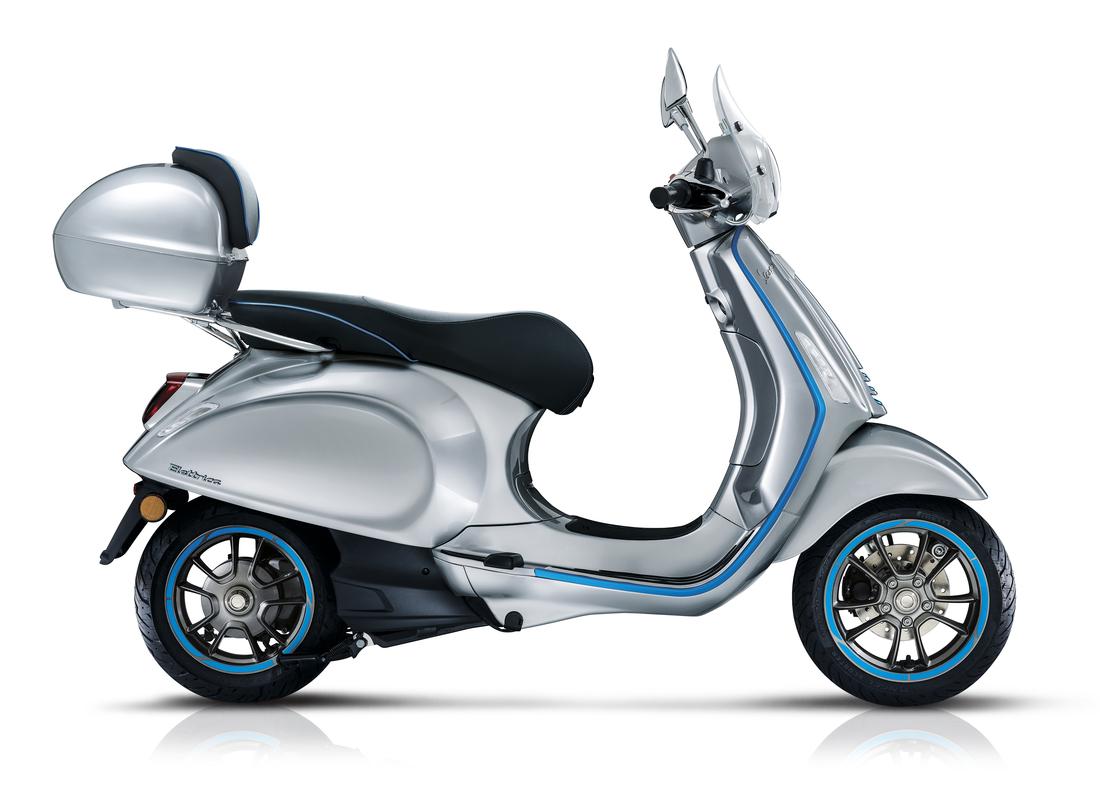 Vespa Elettrica 45 km/h gris et bleu équipé, profil droit