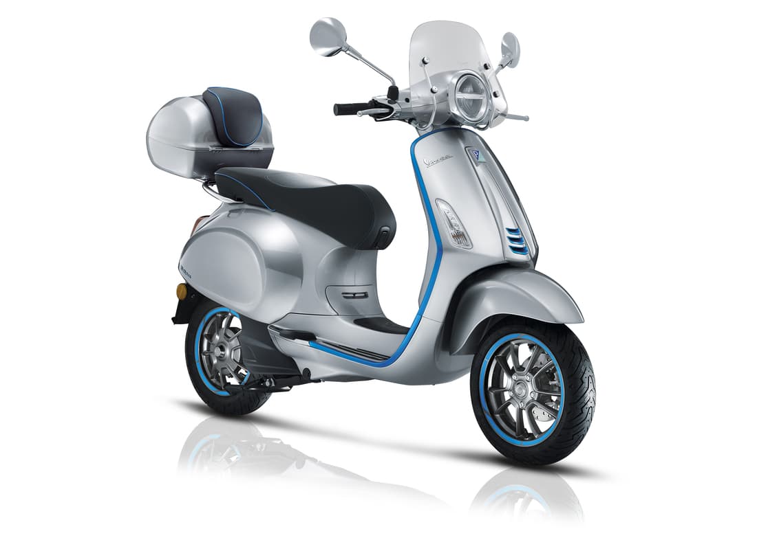 Vespa Elettrica 45 km/h gris et bleu équipé , 3 quarts droit