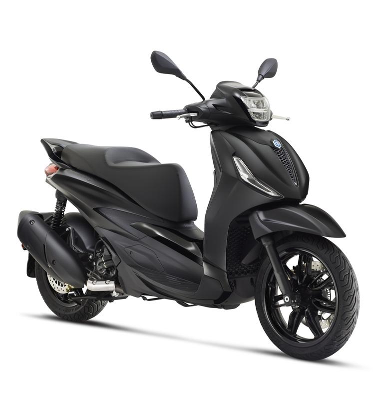 Piaggio Beverly Deep Black 400, 3 quart face droit