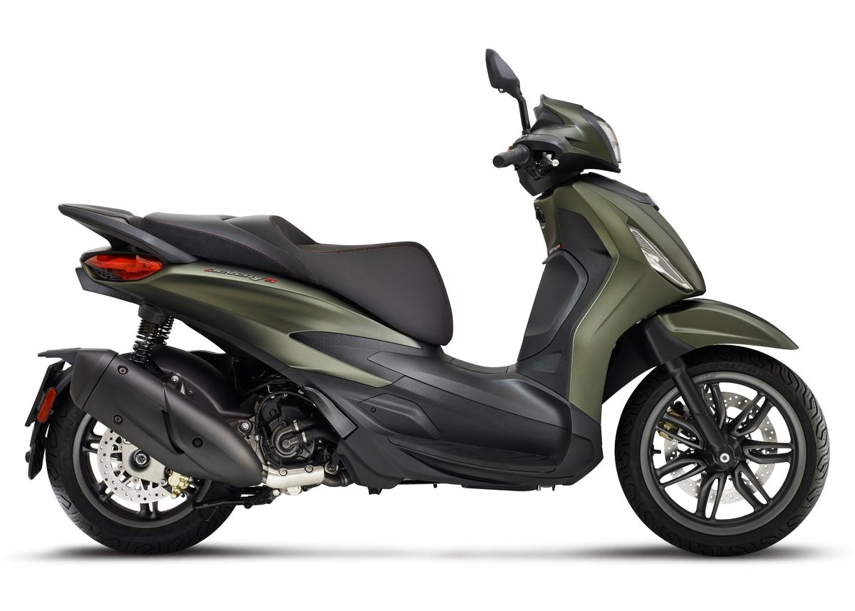 Piaggio Beverly S 300 HPE vert mat, profil droit