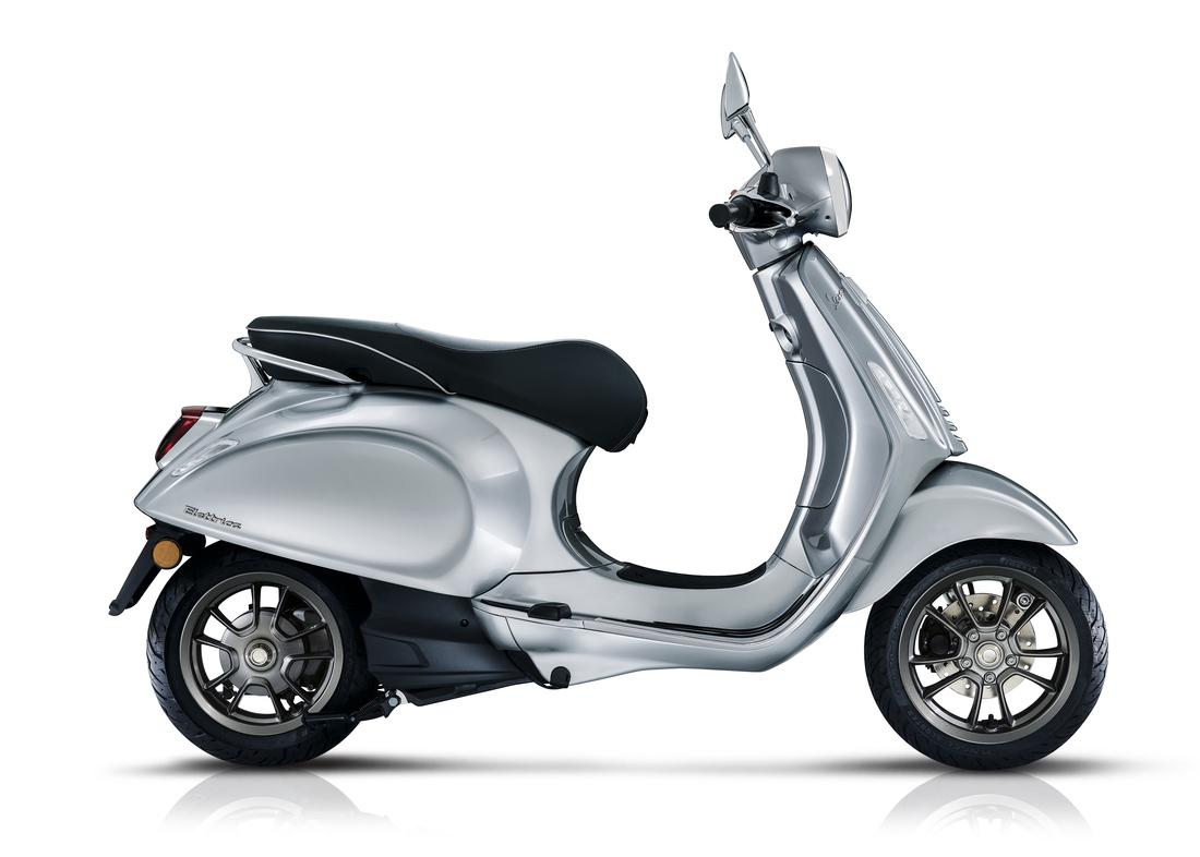 Vespa Elettrica 70 km/h gris, profil  droit