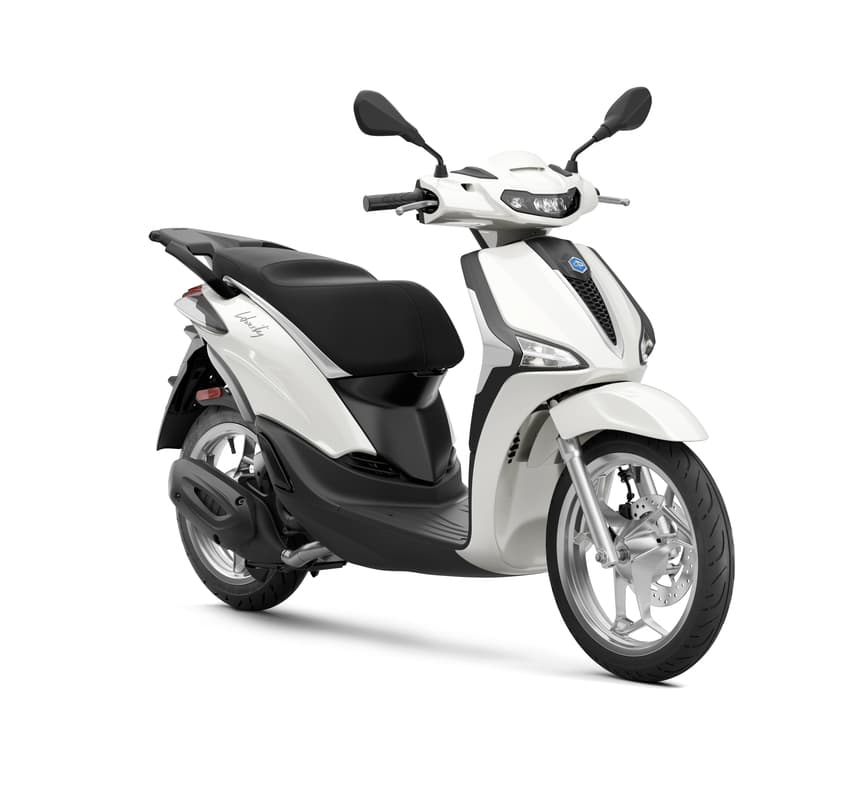 Piaggio Liberty 50 blanc, 3 quarts face  droit