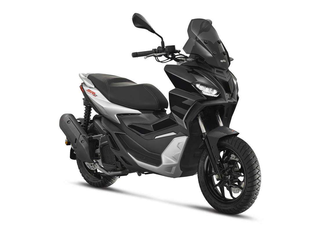 Aprilia SR-GT 125 noir, 3 quart face droite