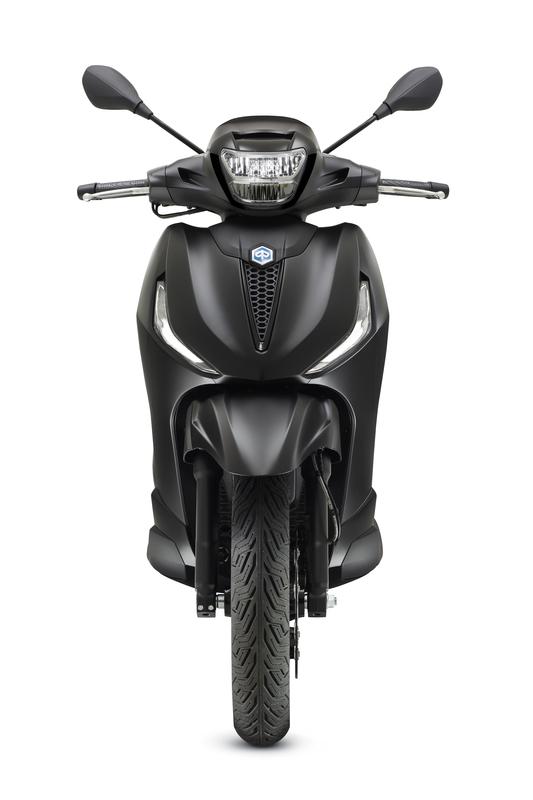 Piaggio Beverly Deep Black 400, face