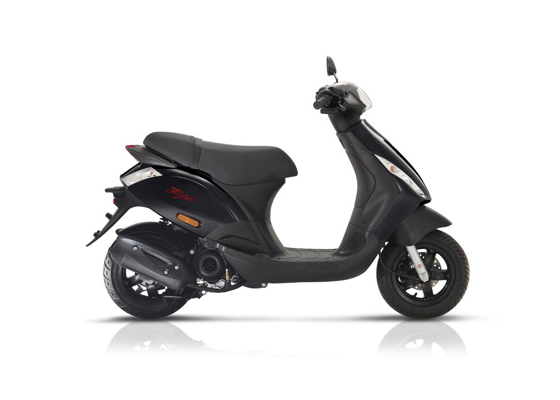 Piaggio Zip 50 4T noir, profil droite