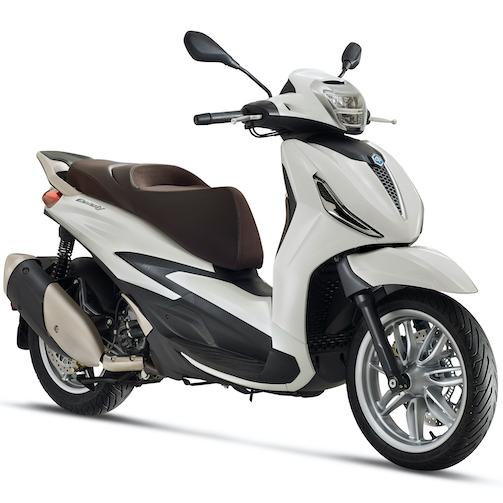 Piaggio Beverly 300 HPE blanc, 3 quart face droit