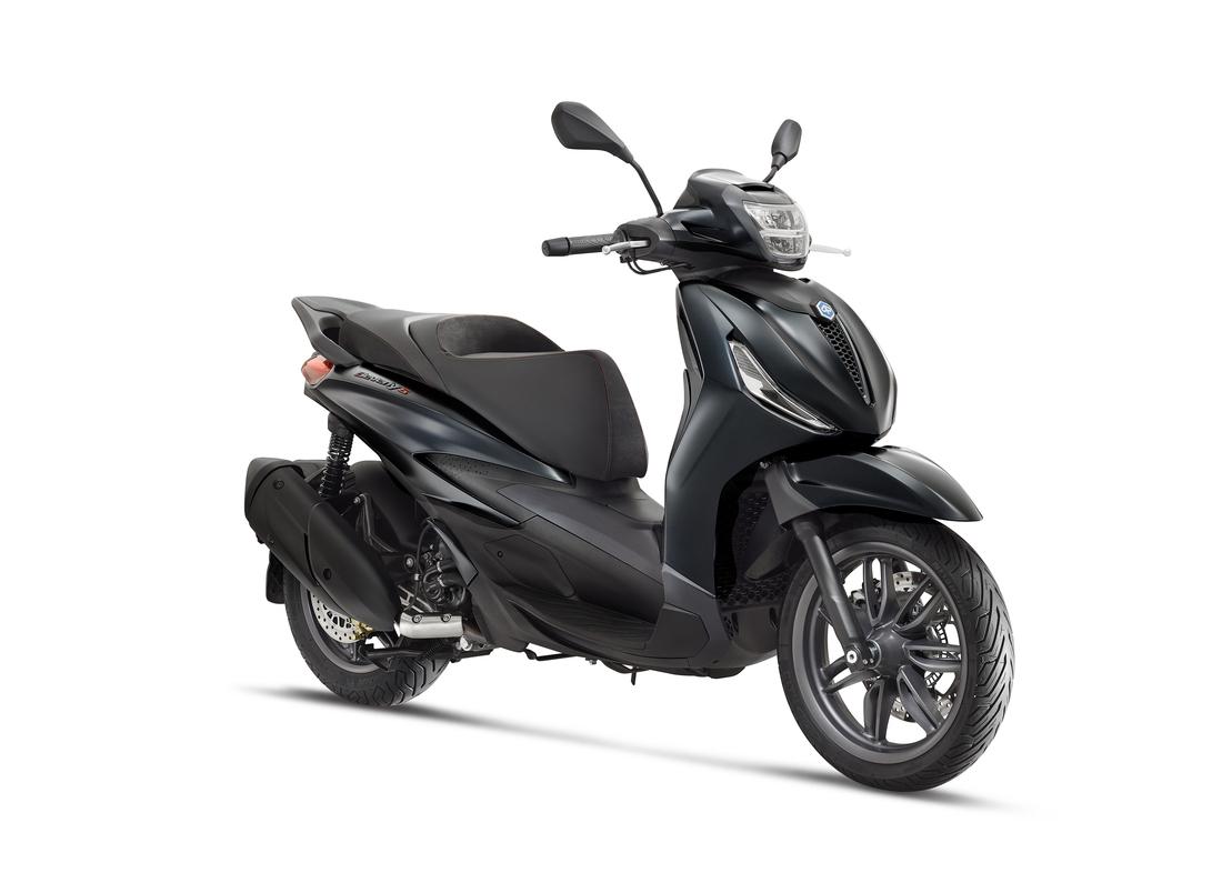 Piaggio Beverly S 300 HPE noir mat, 3 quarts face droit