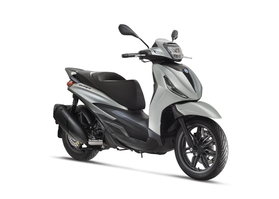 Piaggio Beverly S 300 HPE gris mat, 3 quarts face droit