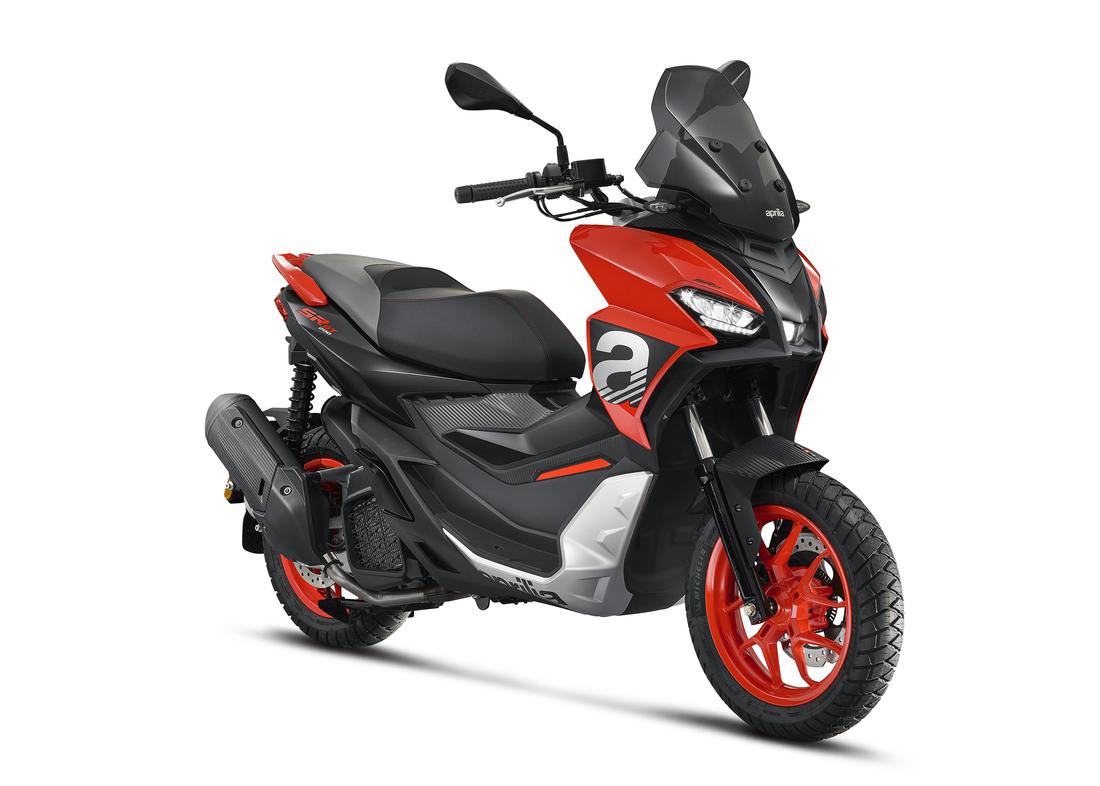 Aprilia SR-GT 125 Sport rouge, 3 quart profil droit