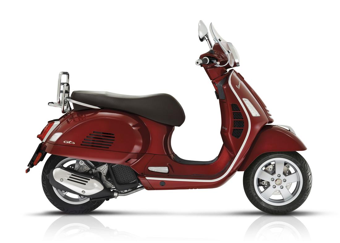 Vespa GTS Touring 125 rouge, profil droit