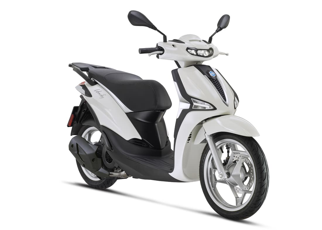 Piaggio Liberty 125 blanc, profil droit