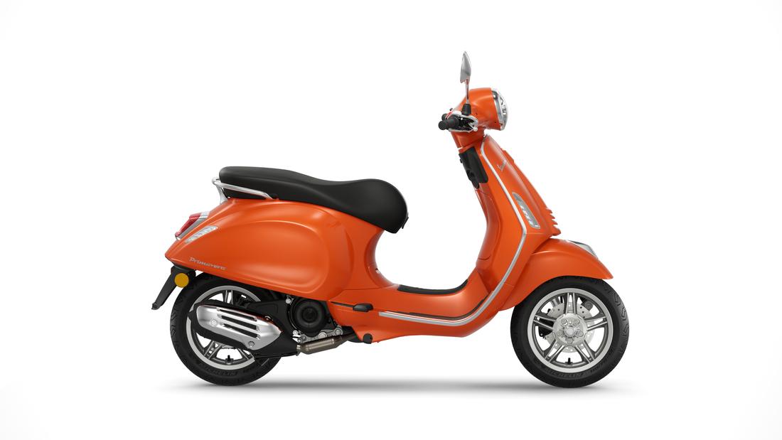 Vespa Primavera 50 orange,  profil droit