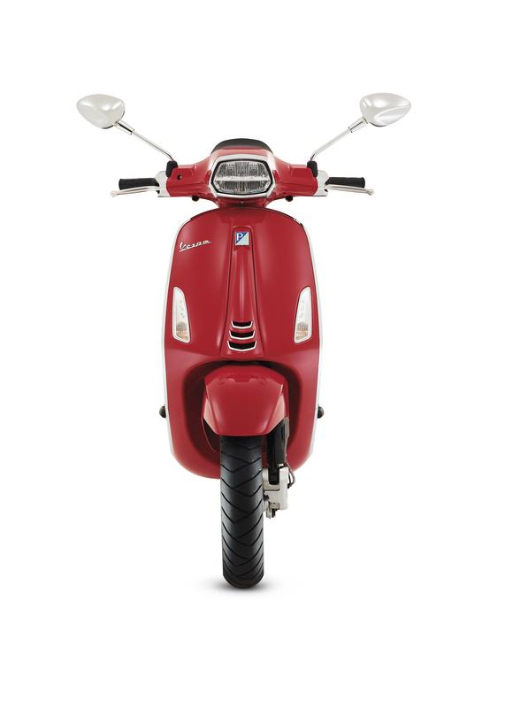 Vespa Sprint 125 rouge, face