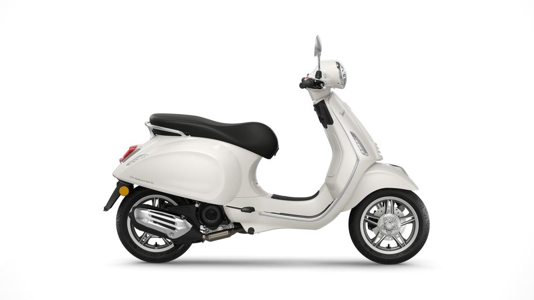 Vespa Primavera 50 blanc,  profil droit