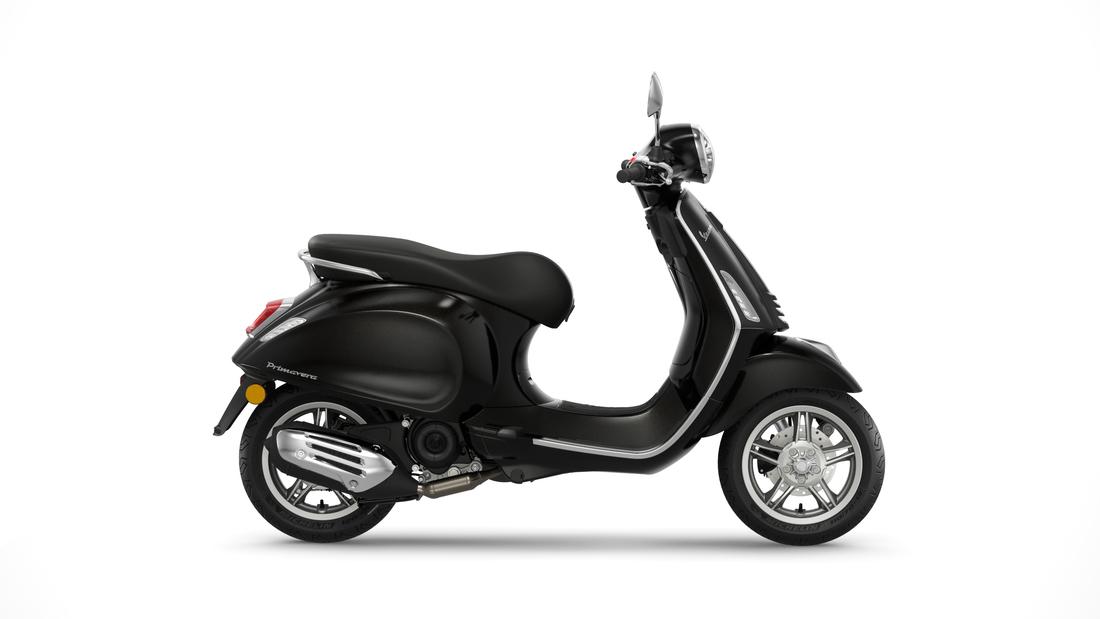 Vespa Primavera 50 noir,  profil droit