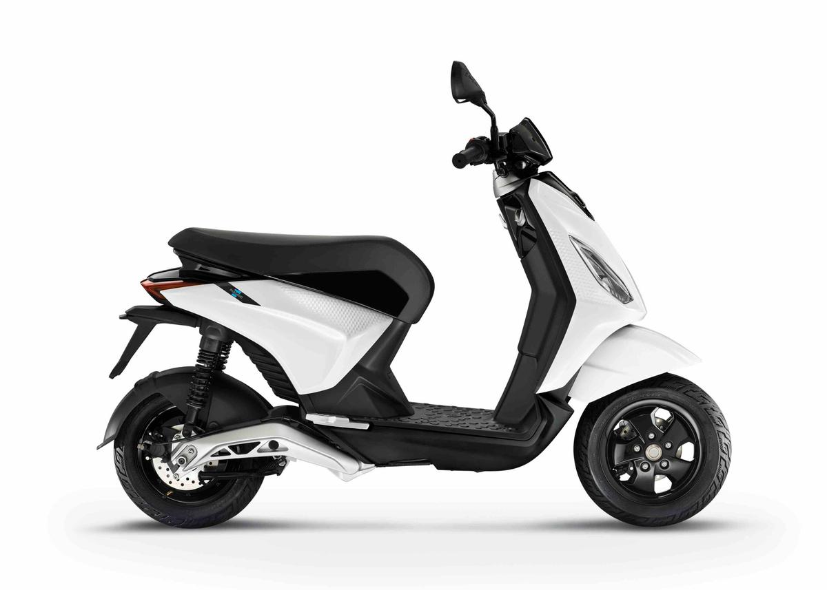 Piaggio 1 plus blanc, profil droite