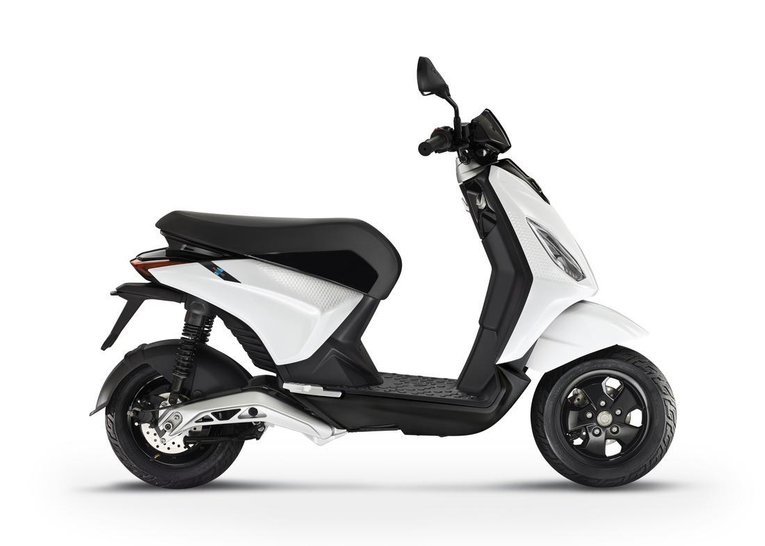 Piaggio 1 blanc, profil droite