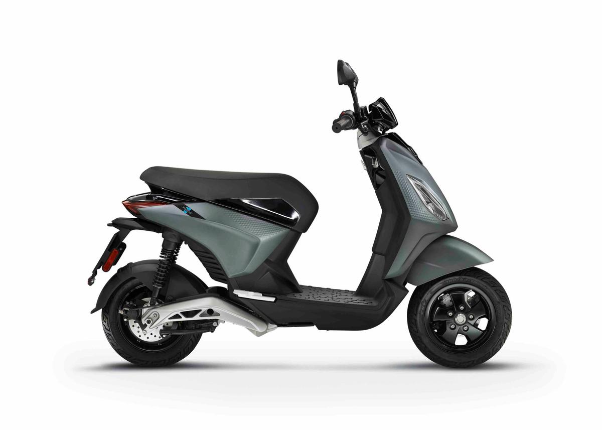 Piaggio 1 gris mat, profil droite