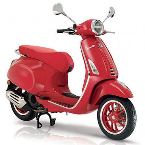 Vespa Primavera 125 Red, 3 quarts face droite