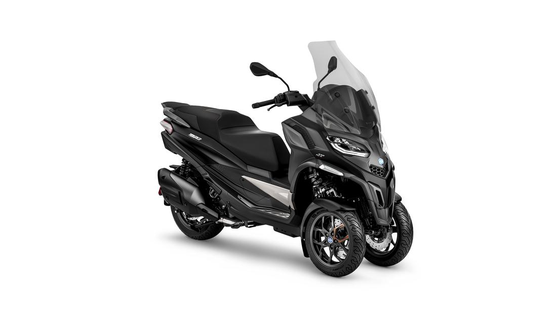 New Piaggio MP3 530 MY22 nero meteora, 3 quart face droit