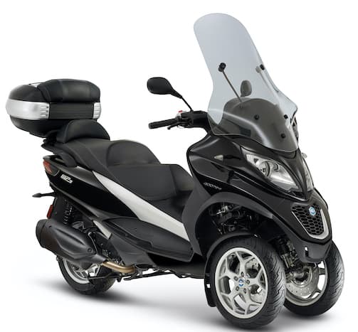 MP3 400 HPE noir 3 quarts face droite