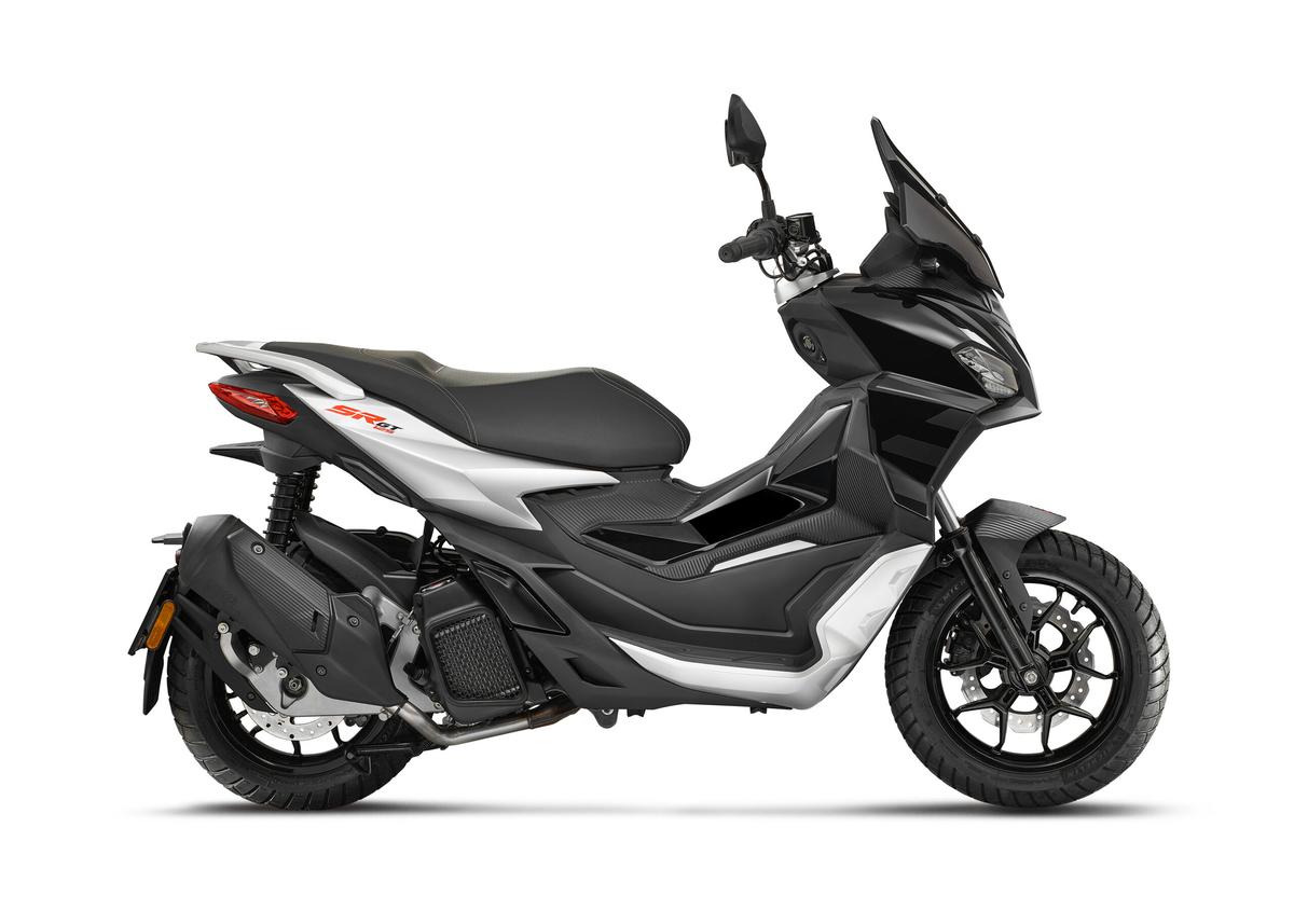 Aprilia SR-GT 125 noir, profil droite