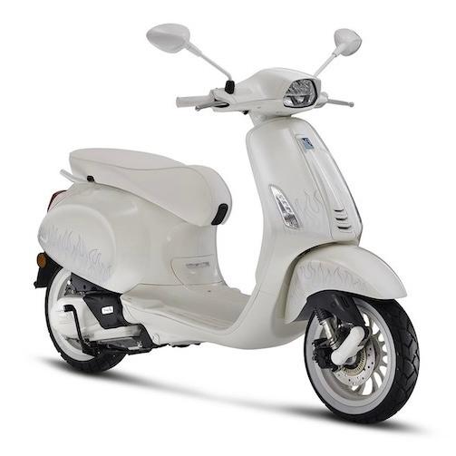 Vespa Sprint 50 x JUSTIN BIEBER, 3 quart face droit