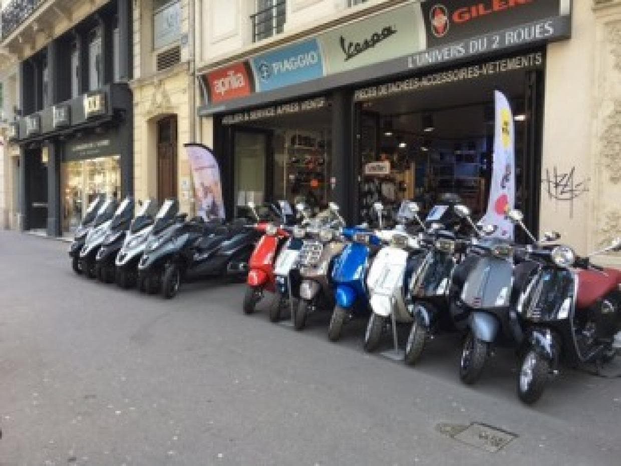 Comment faire son choix entre un scooter deux-roues et trois-roues ?