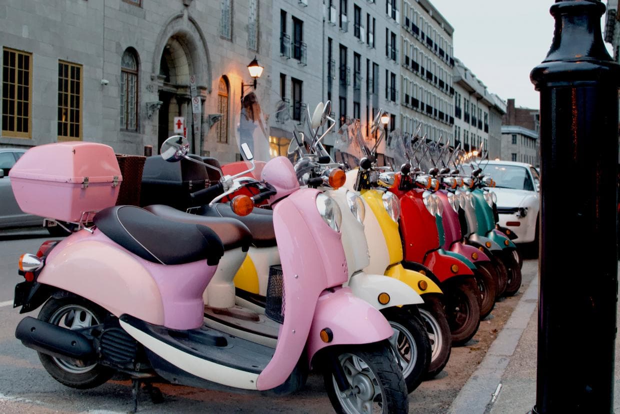 Le printemps arrive ? Vous avez le choix parmi notre collection de scooters colorés